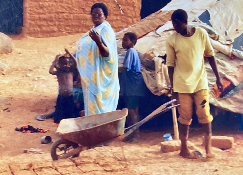 2008 - Habitans d'une familles demunies au quaitier Kassabougou:Kidal